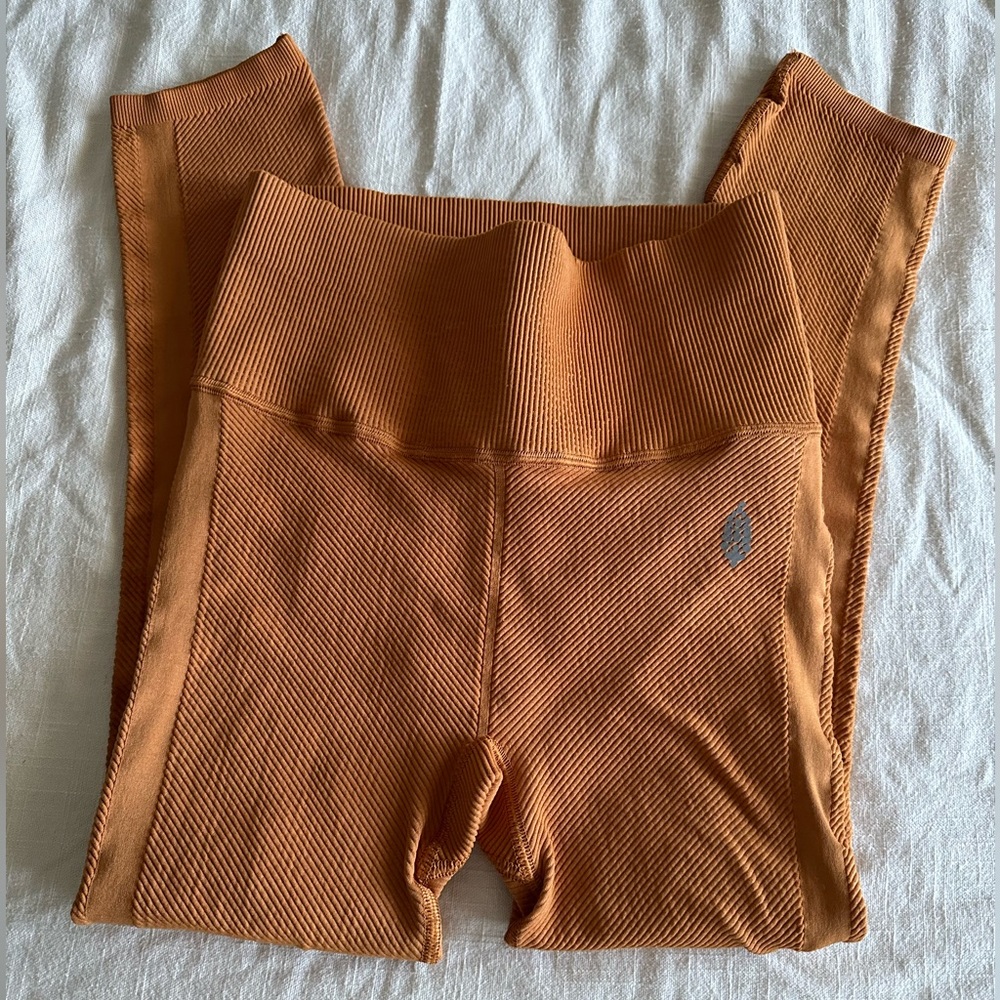 NWOT•FREE PEOPLE X FP MOVEMENT• Women’s “Free Throw” Leggings Size Small - Picture 3 of 7